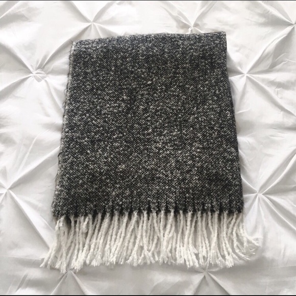 Urban Planet | Acrylic Blanket Scarf - Picture 1 of 4